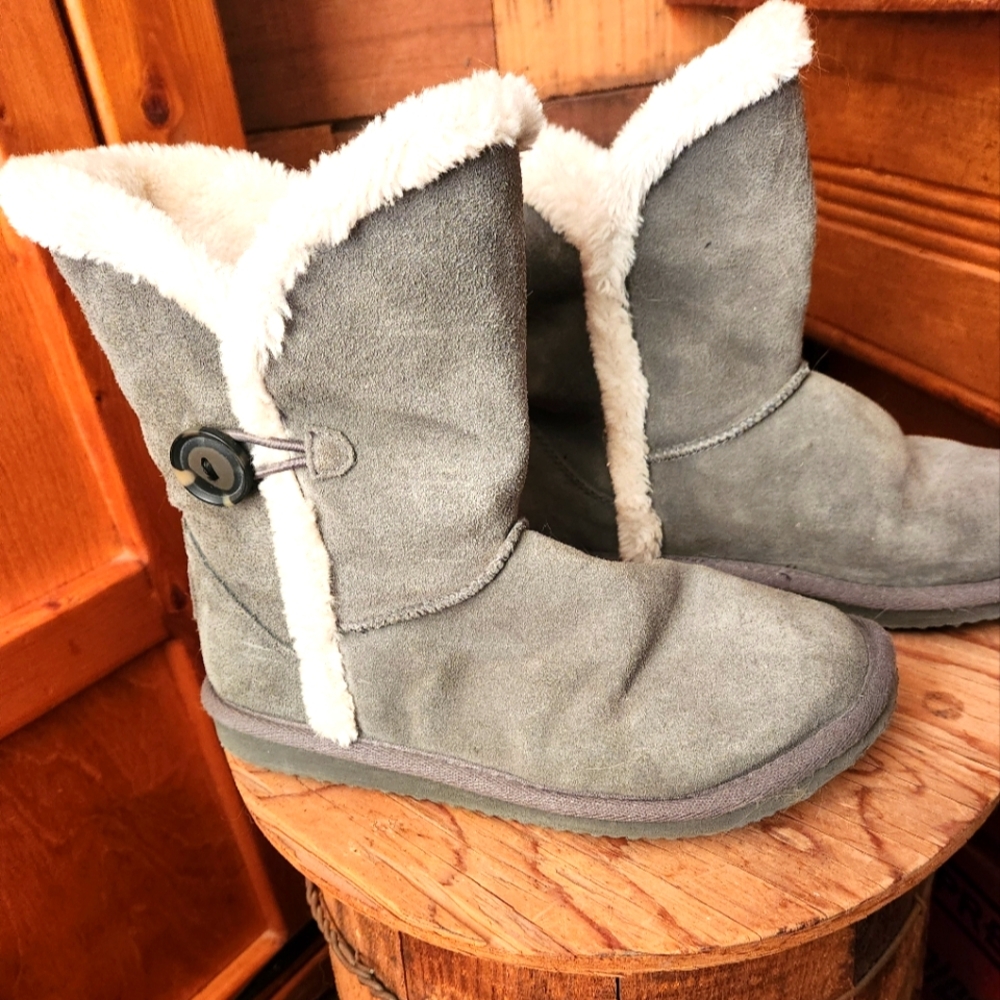 AMERICAN EAGLE FUR LINED BOOTS - SIZE 8